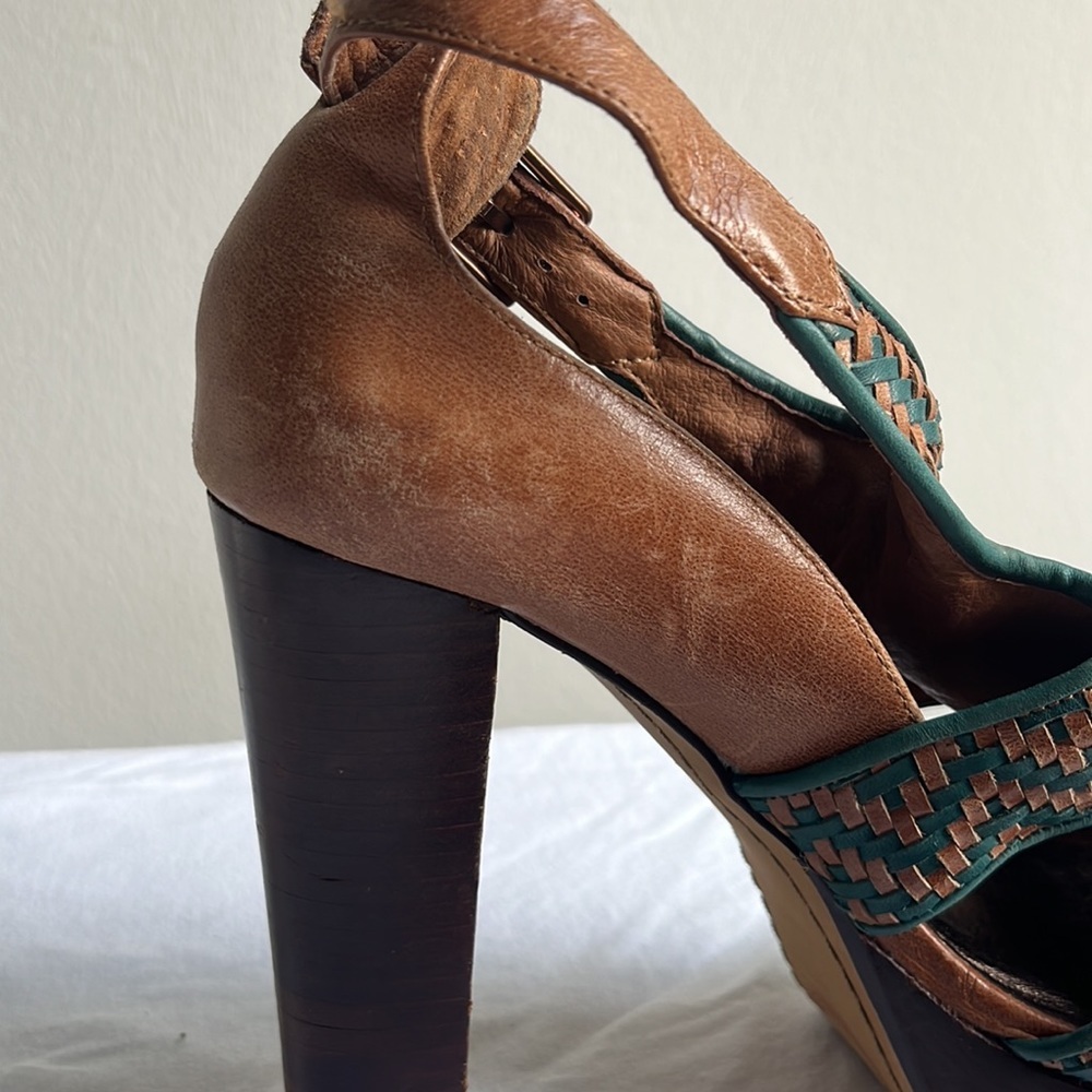 Elliott Lucca green and brown leather woven stacked heels - Picture 6 of 9